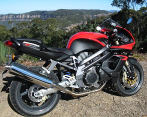 aprilia in front of narrowneck plateau - tony fathers